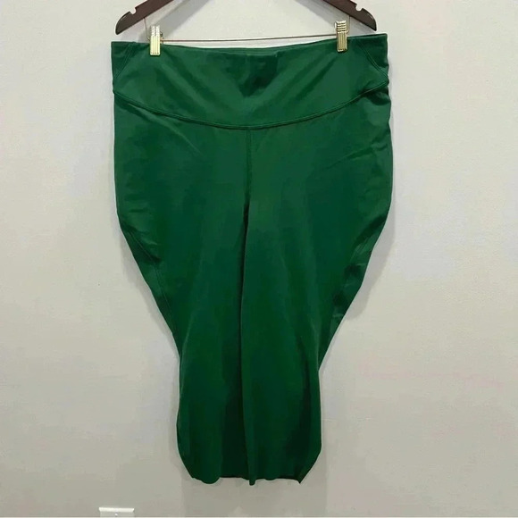 Lululemon Base Pace High Rise Crop 23”Brushed Nulux Everglade Green. Siz… - Picture 2 of 13